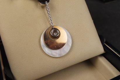 CHOPARD. Pendentif en or gris et rose (750/1000e),...