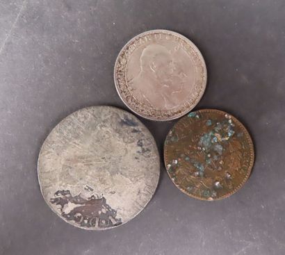 Lot comprenant : 1 pièce en argent 2 kronor...