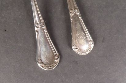 Paire de cuillères à entremets en argent,...