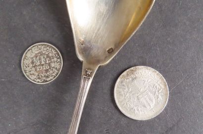Lot en argent comprenant : 1 cuillère, poinçon...