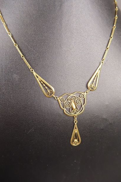Collier en or jaune (750/1000e) à mailles...