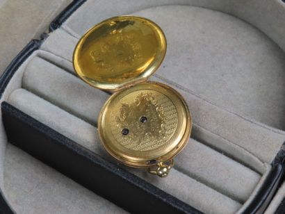 Montre de col en or jaune (750/1000e) poinçon...