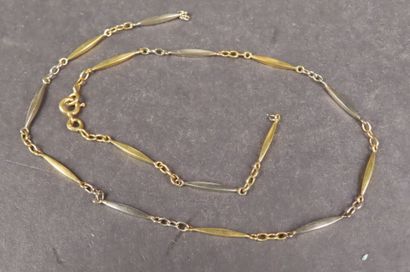 Collier en or jaune et blanc (750/1000e)...