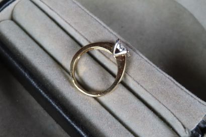 DIAMANTI. Bague en or jaune et or gris (750/1000e)...