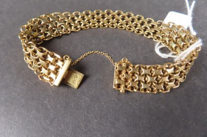 Bracelet à mailles plates articulées en or...