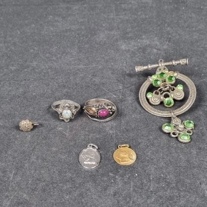 Lot comprenant : 1 pièce en argent de 5 lires...