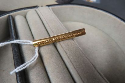 Broche de baptême en or jaune (750/1000e)...