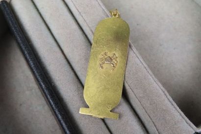 Pendentif égyptien en or jaune (750/1000e)...