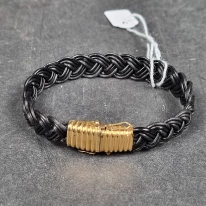 Bracelet en résine noire tressée, fermoir...