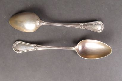 Paire de cuillères à entremets en argent,...