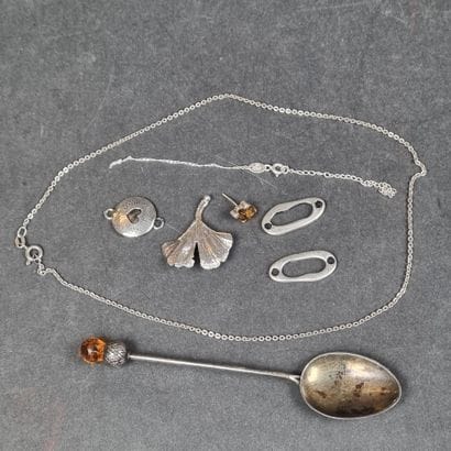 Cuillère à Moka en argent anglais et chaîne...