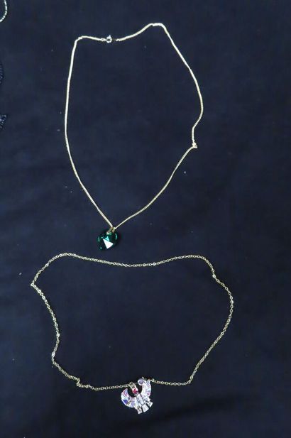 Lot fantaisie comprenant : 5 colliers et...