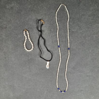 Lot comprenant : 1 bracelet en perles de...
