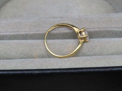 Bague en or jaune 750 millièmes ornée d'une...