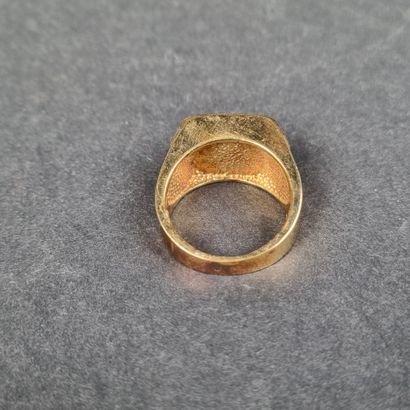 Chevalière en vermeil (argent doré), poinçon...