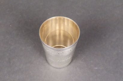 Timbale en argent, poinçon Minerve, à décor...