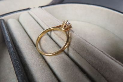 Bague en or jaune (750/1000e) ornée de 7...