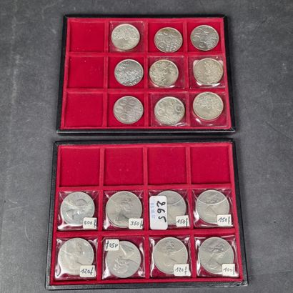 Mallette numismatique contenant 85 pièces...