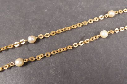 Collier en or jaune (750/1000e) orné de 6...