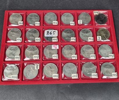Mallette numismatique contenant 85 pièces...