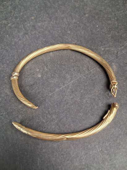 Débris de bracelet en or jaune (750/1000e),...