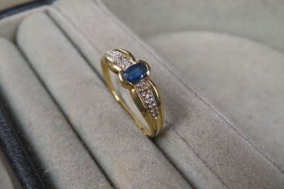 Bague en or jaune (750/1000e) ornée d'une...