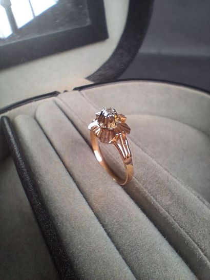 Bague en or jaune (750/1000) ornée d'une...