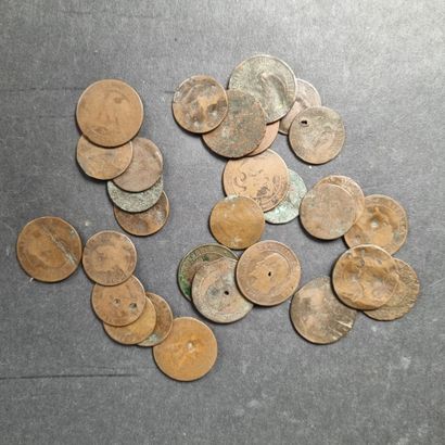 Fort lot de monnaies diverses (environ 3...