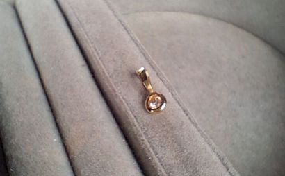 Petit pendentif en or jaune (750/1000) orné...