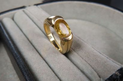 Bague en or jaune (750/10000e) ornée d'une...