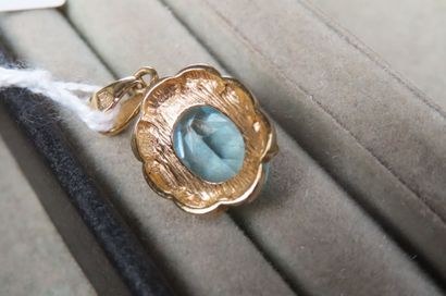 Pendentif en or jaune (750/1000e) orné d'une...