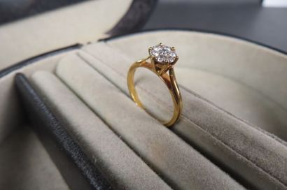 Bague en or jaune (750/1000e) ornée de 7...