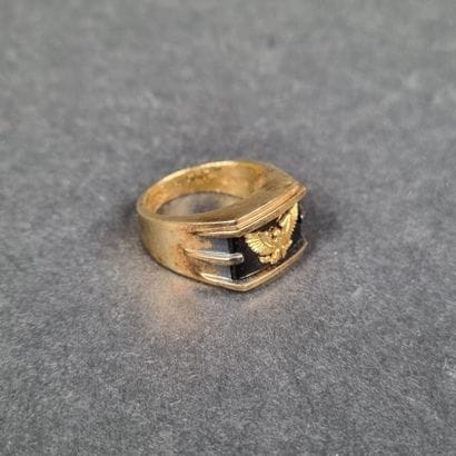 Chevalière en vermeil (argent doré), poinçon...