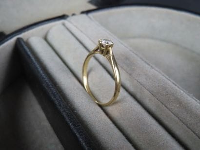 Bague en or jaune (750/1000e) ornée d'un...