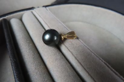 Pendentif en or jaune (750/1000e) orné d'une...