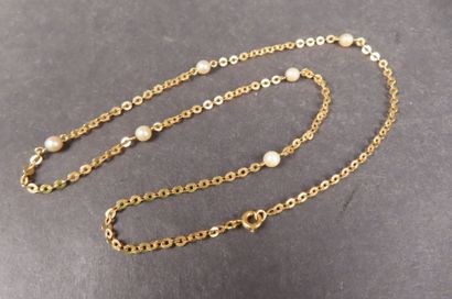 Collier en or jaune (750/1000e) orné de 6...