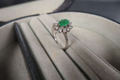 Bague en or blanc (750/1000e) ornée d'une...