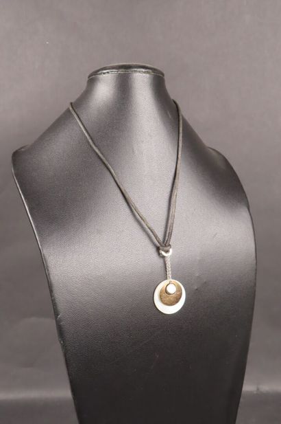 CHOPARD. Pendentif en or gris et rose (750/1000e),...
