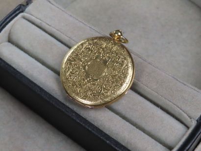 Montre de col en or jaune (750/1000e) poinçon...