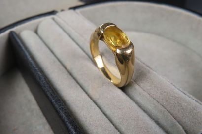 Bague en or jaune (750/10000e) ornée d'une...