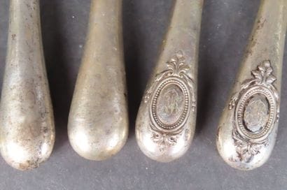 Suite de 6 fourchettes à huîtres, manches...
