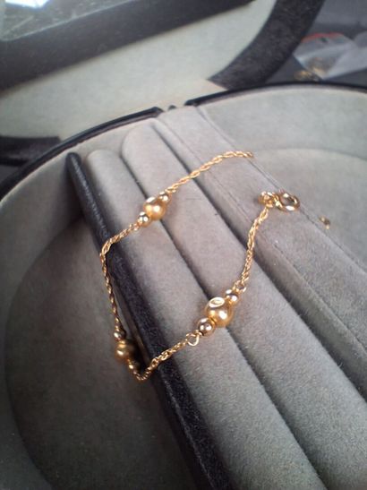 Bracelet en or jaune (750/1000e) à mailles...