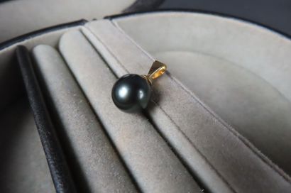 Pendentif en or jaune (750/1000e) orné d'une...