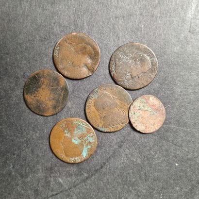 Fort lot de monnaies diverses (environ 3...