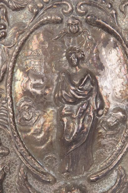 Bénitier en argent à décor de la Vierge montant...
