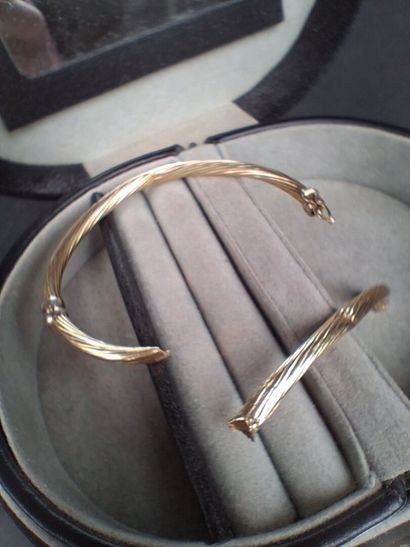 Débris de bracelet en or jaune (750/1000e),...