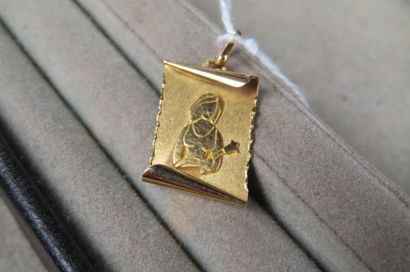Médaille en or jaune (750/1000e) à décor...