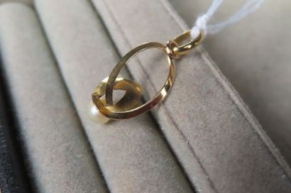Pendentif en or jaune (750/1000e) orné d'une...