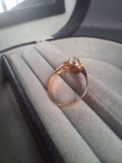 Bague en or jaune (750/1000) ornée d'une...