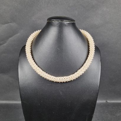Collier en perles d'eau douce tressée, fermoir...